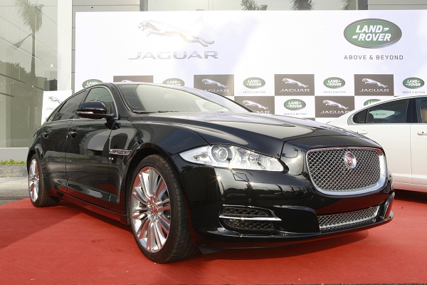 Jaguar XJ vẻ hấp dẫn của báo đốm tại Việt Nam